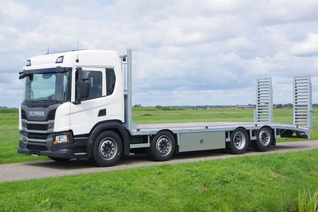 LKW des Typs Scania P420 37-tons oprijwagen 8x2 37-85 GERESERVEERD, Gebrauchtmaschine in Groenekan (Bild 1)