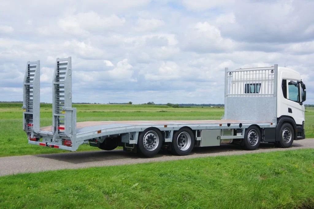 LKW des Typs Scania P420 37-tons oprijwagen 8x2 37-85 GERESERVEERD, Gebrauchtmaschine in Groenekan (Bild 2)