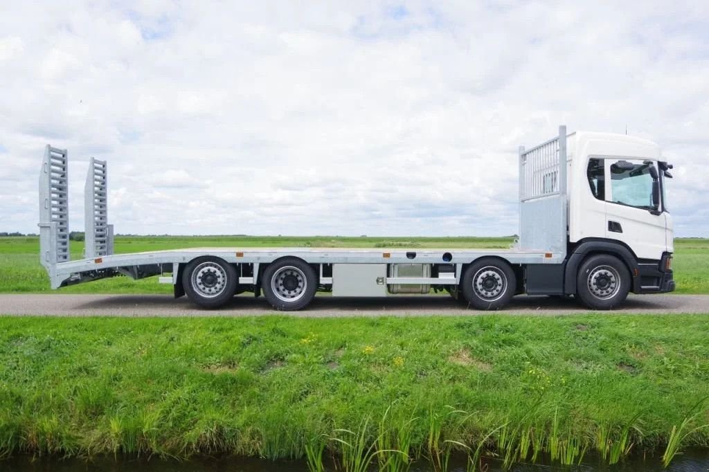 LKW des Typs Scania P420 37-tons oprijwagen 8x2 37-85 GERESERVEERD, Gebrauchtmaschine in Groenekan (Bild 4)