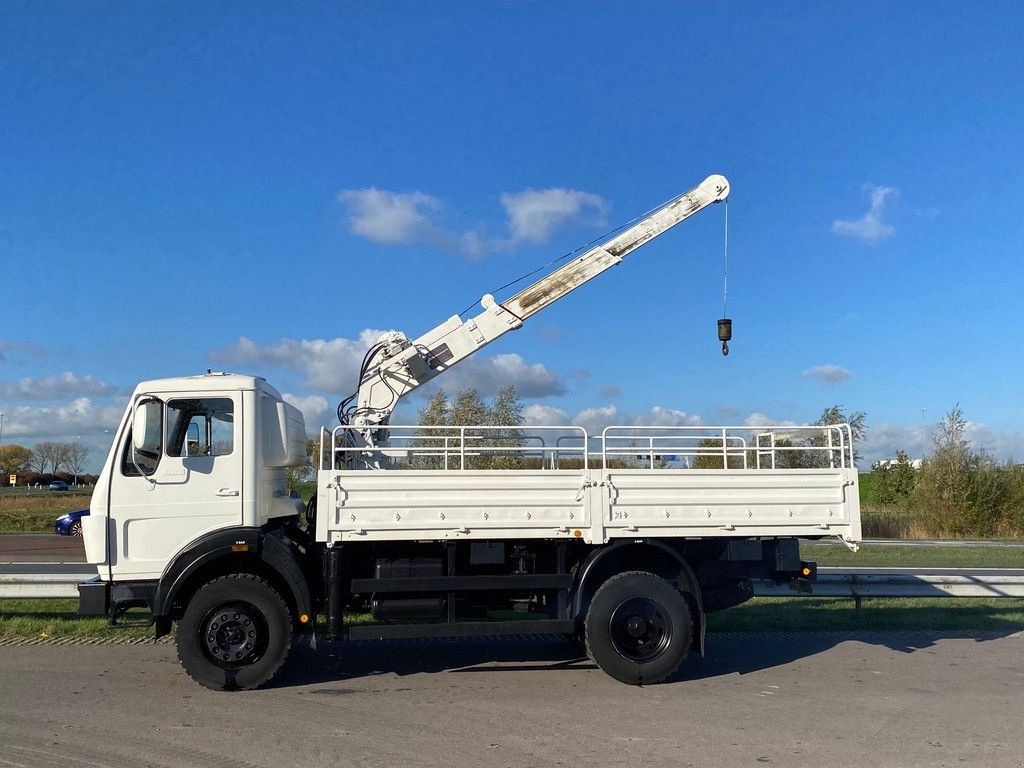 LKW типа Sonstige Mercedes Benz 1017 4X4 ex army reconditioned white with crane, Gebrauchtmaschine в Velddriel (Фотография 1)