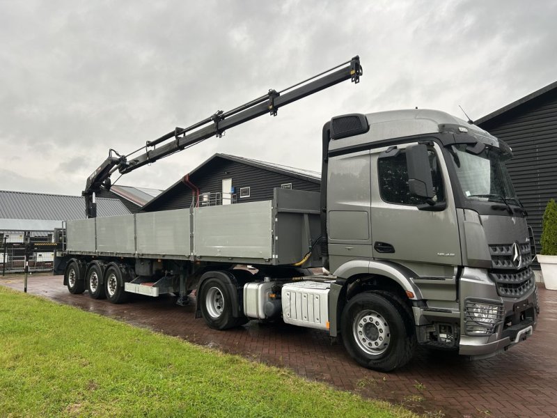 LKW typu Sonstige Mercedes-Benz Arocs 1845 GT oplegger met Hiab kraan, Gebrauchtmaschine v Putten