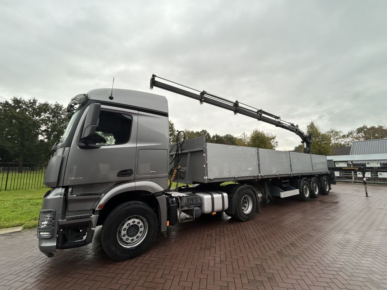 LKW Türe ait Sonstige Mercedes-Benz Arocs 1845 GT oplegger met Hiab kraan, Gebrauchtmaschine içinde Putten (resim 2)