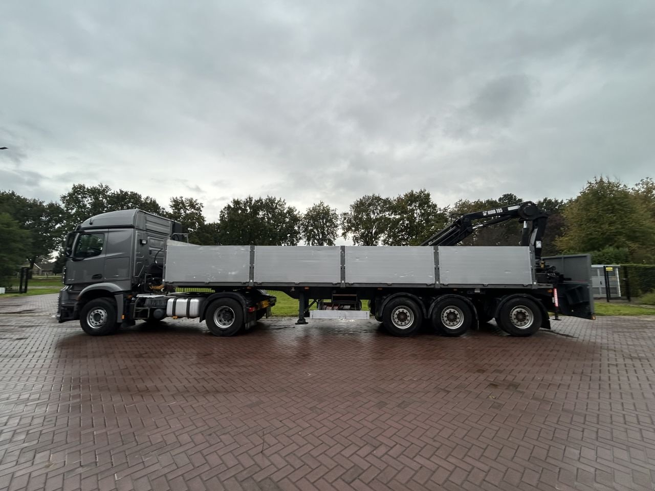 LKW of the type Sonstige Mercedes-Benz Arocs 1845 GT oplegger met Hiab kraan, Gebrauchtmaschine in Putten (Picture 5)