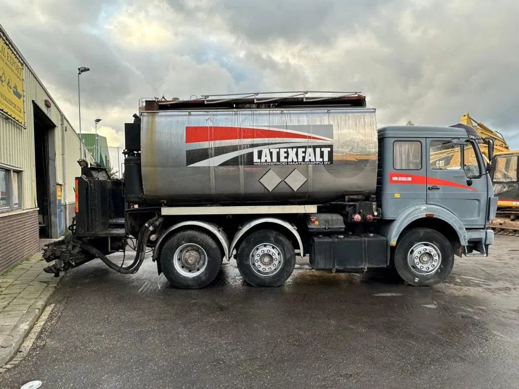 LKW Türe ait Sonstige Mercedes Benz SK 2428 Bitumen Sprayer 11.000L Good Condition, Gebrauchtmaschine içinde 'S-Hertogenbosch (resim 8)