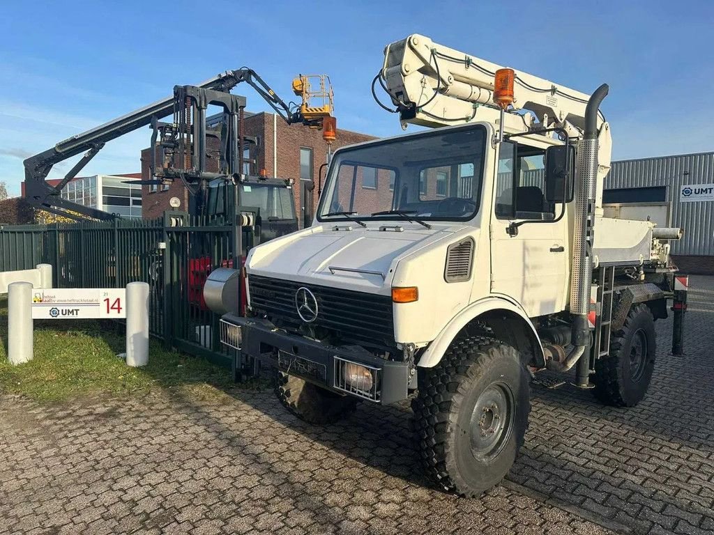 LKW of the type Sonstige Mercedes Benz UNIMOG - 424, Gebrauchtmaschine in Andelst (Picture 2)