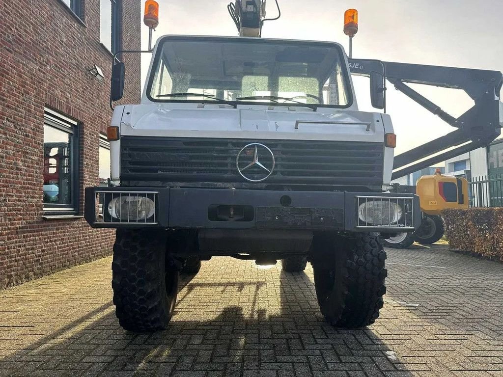 LKW van het type Sonstige Mercedes Benz UNIMOG - 424, Gebrauchtmaschine in Andelst (Foto 5)