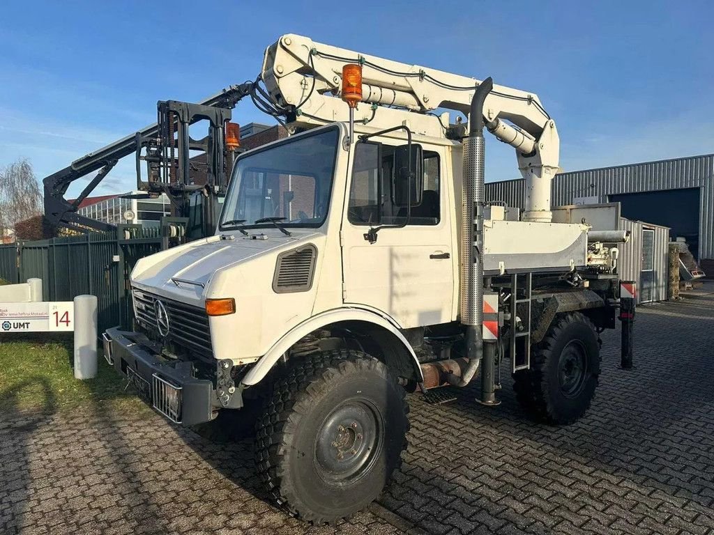 LKW van het type Sonstige Mercedes Benz UNIMOG - 424, Gebrauchtmaschine in Andelst (Foto 1)