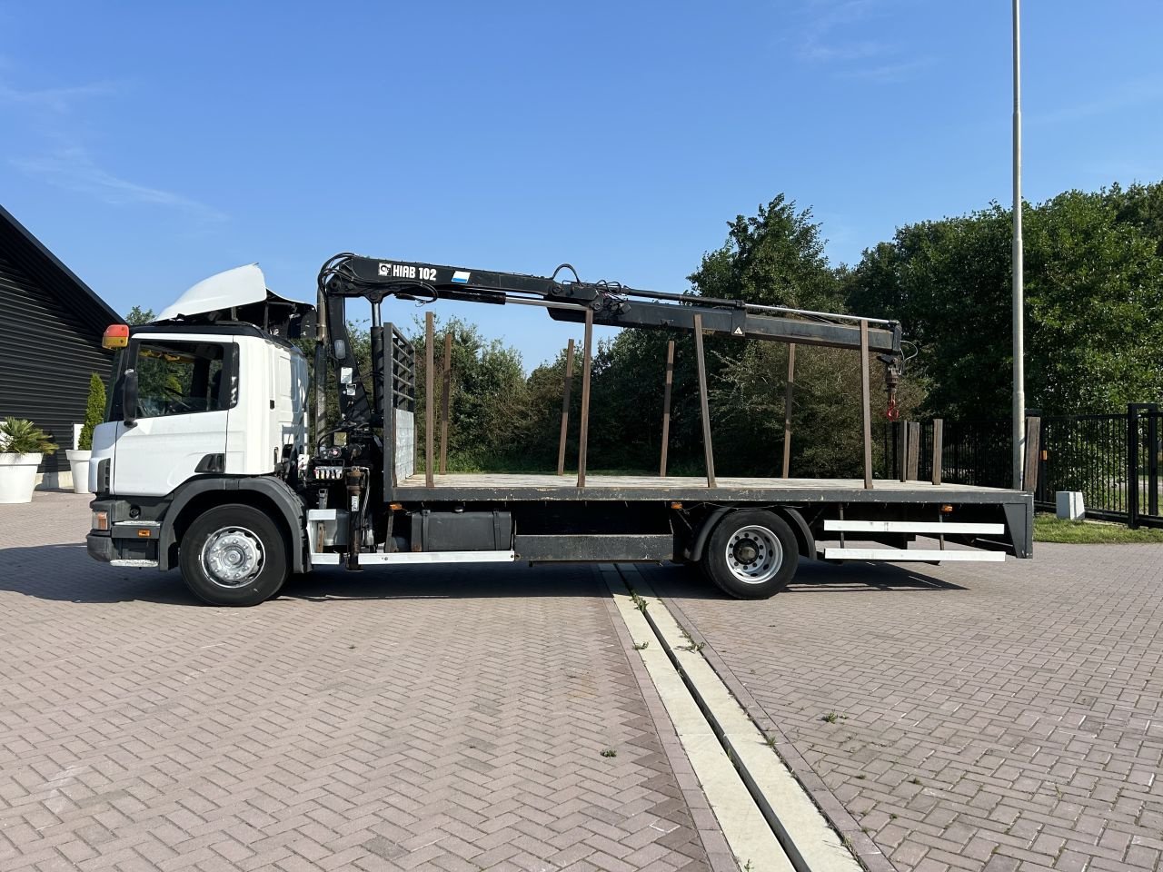 LKW typu Sonstige SCANIA P 94 DB 4X2 NA 75 115 met Hiab laadkraan 102-1, Gebrauchtmaschine v Putten (Obrázek 1)