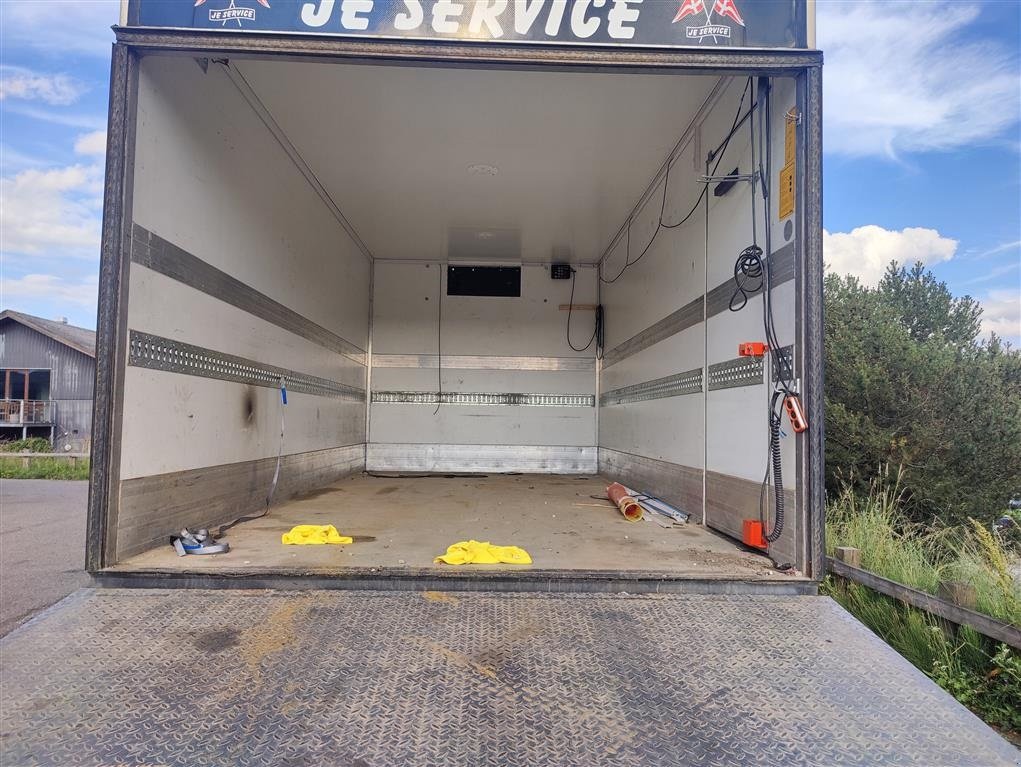 LKW tip Volvo 250 Euro VI  isoleret kasse klar til servicevogn., Gebrauchtmaschine in Rønnede (Poză 2)