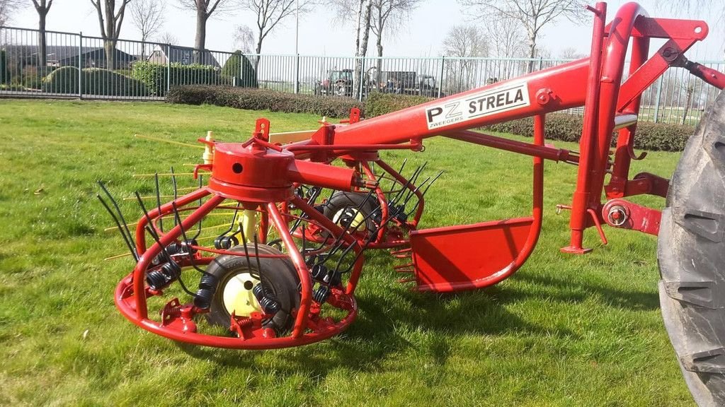 Mähaufbereiter & Zetter des Typs Sonstige PZ strela, Gebrauchtmaschine in Goudriaan (Bild 6)