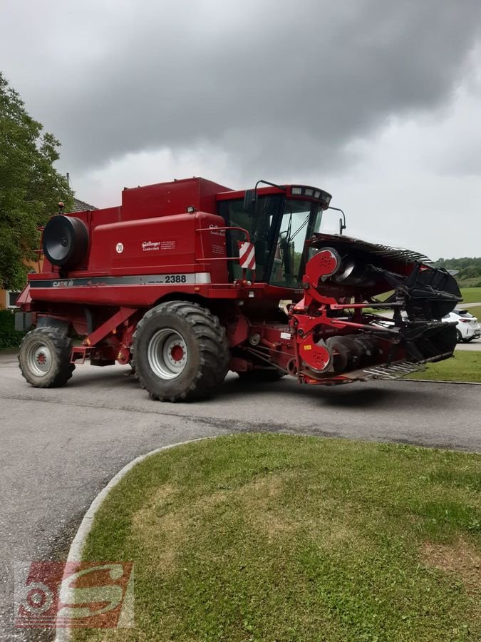 Mähdrescher des Typs Case IH 2388, Gebrauchtmaschine in Offenhausen (Bild 1)