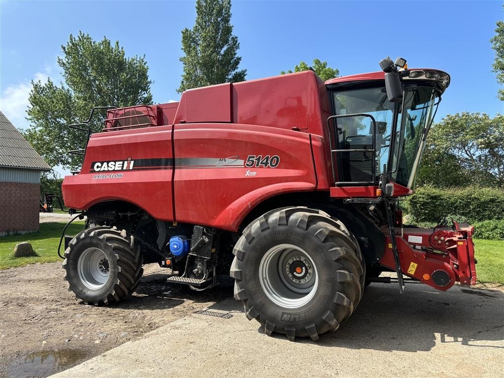 Mähdrescher of the type Case IH 5140 Axial Flow X-Flow M/25 Fod Vario Skærebord, Gebrauchtmaschine in Humble (Picture 1)