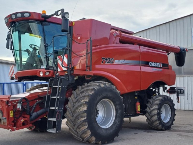 Mähdrescher of the type Case IH 7120, Gebrauchtmaschine in VERT TOULON (Picture 1)