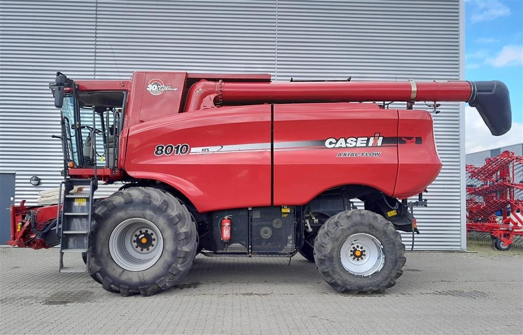 Mähdrescher van het type Case IH 8010 med 30 fods skærebord, Gebrauchtmaschine in Horsens (Foto 5)