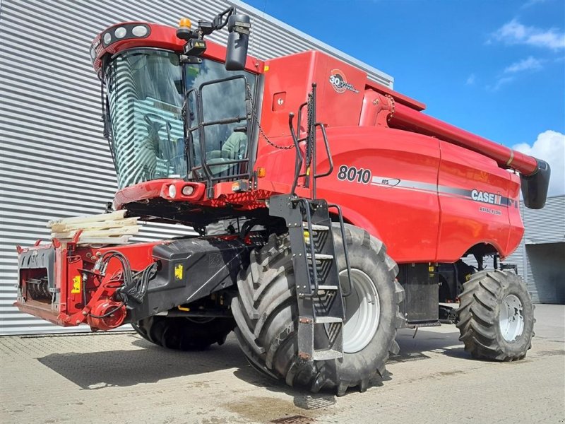 Mähdrescher van het type Case IH 8010 med 30 fods skærebord, Gebrauchtmaschine in Horsens (Foto 1)