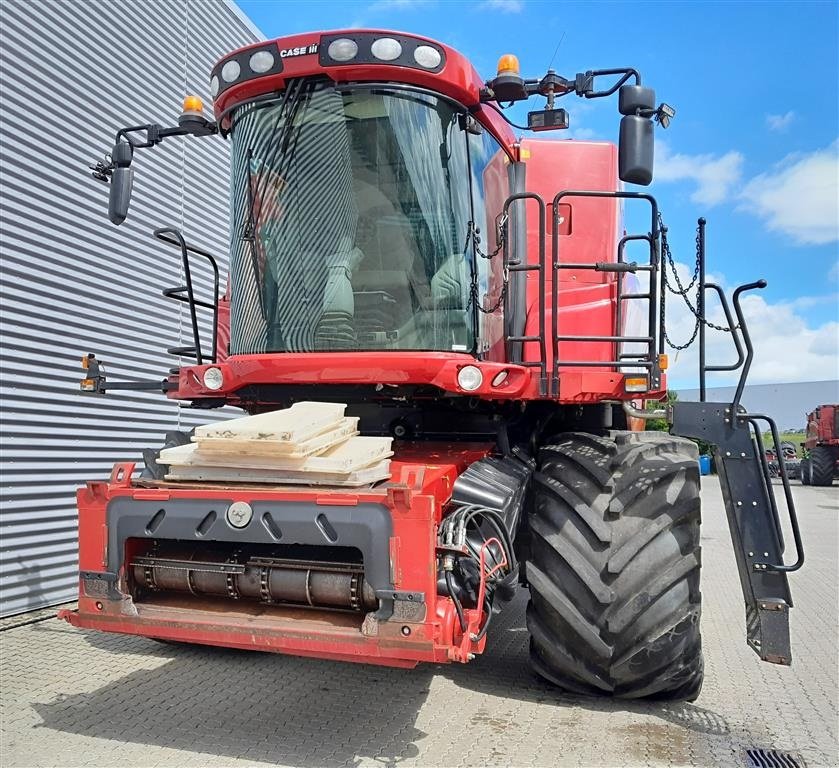 Mähdrescher van het type Case IH 8010 med 30 fods skærebord, Gebrauchtmaschine in Horsens (Foto 3)