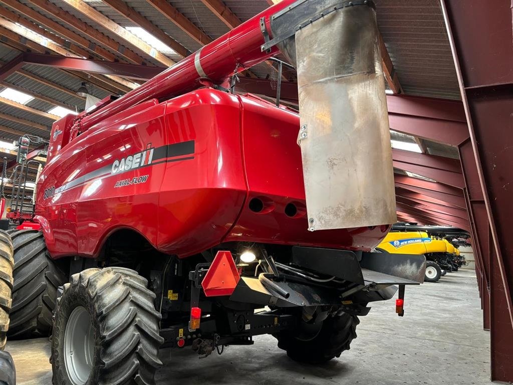 Mähdrescher tipa Case IH 8010 med 30 fods variobord INCL. 30 Fod Variofeed kærebord og vogn og Smartsteer Kan ses på Fyn. Ring til Ulrik på 40255544. Jeg snakker Jusk, tysk og engelsk., Gebrauchtmaschine u Kolding (Slika 7)