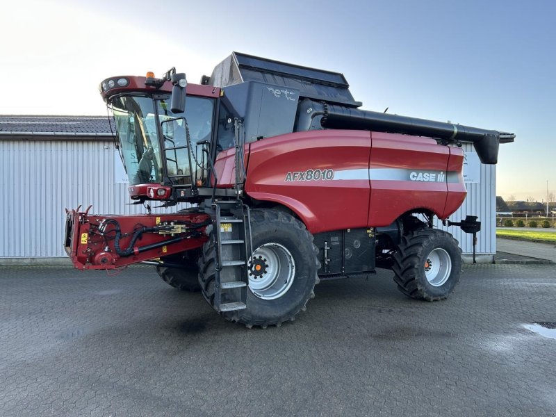 Mähdrescher tip Case IH 8010 MEJETÆRSKER, Gebrauchtmaschine in Bramming (Poză 1)