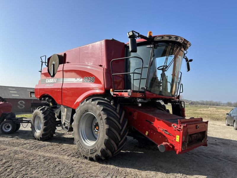 Mähdrescher typu Case IH 8230 AXIAL, Gebrauchtmaschine v Grindsted (Obrázek 1)