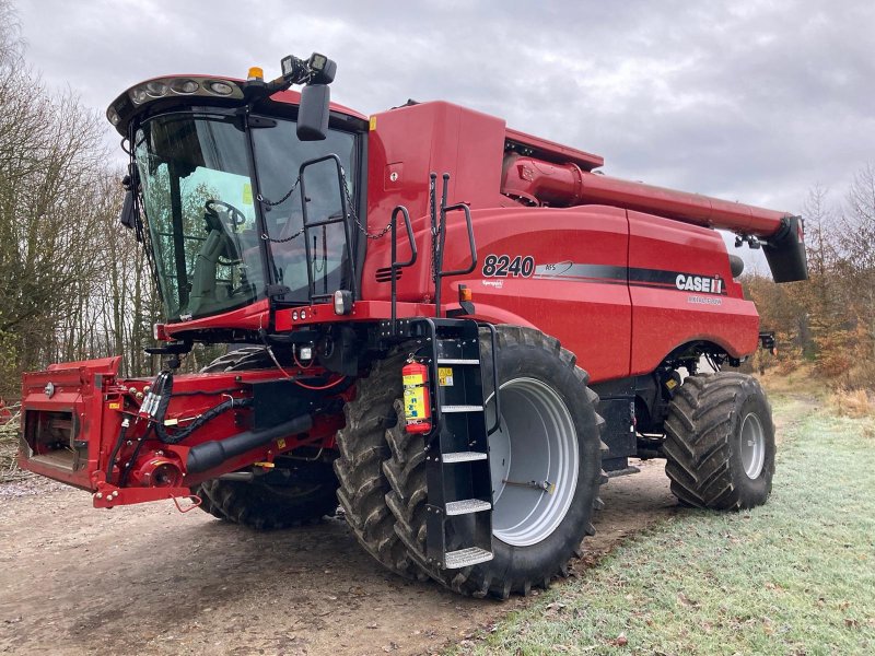 Mähdrescher типа Case IH 8240 AFS, Gebrauchtmaschine в Trige (Фотография 1)