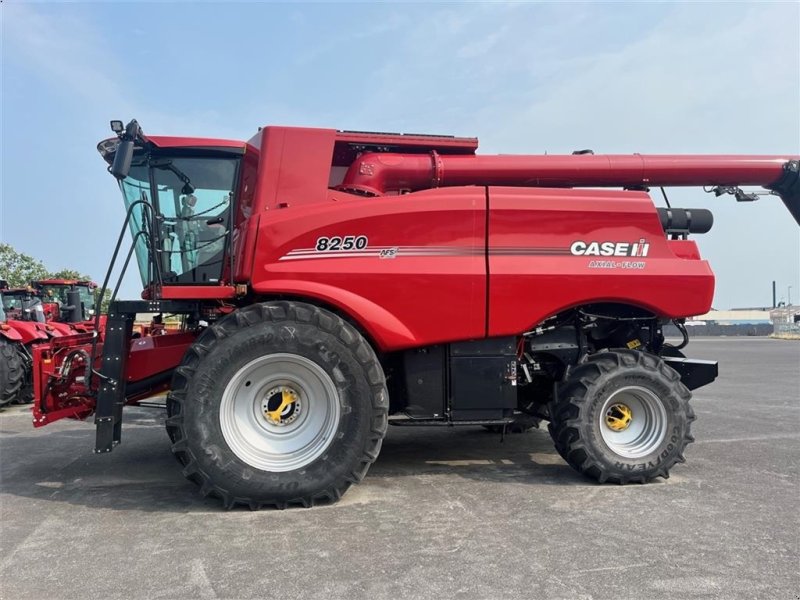 Mähdrescher tip Case IH 8250 Axial-Flow  New and unused combine, Gebrauchtmaschine in Lintrup (Poză 1)