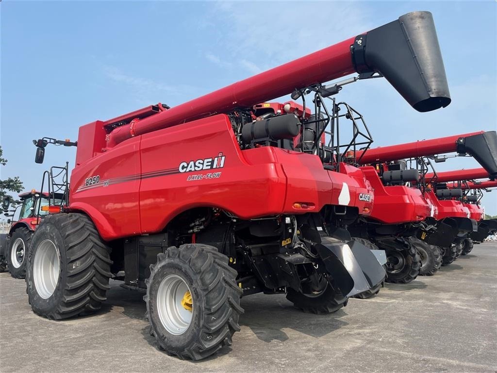 Mähdrescher van het type Case IH 8250 Axial-Flow  New and unused combine, Gebrauchtmaschine in Lintrup (Foto 2)