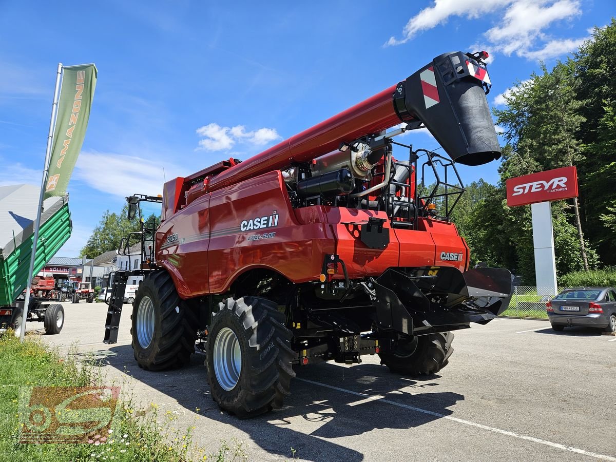 Mähdrescher typu Case IH 8250, Gebrauchtmaschine v Offenhausen (Obrázok 3)