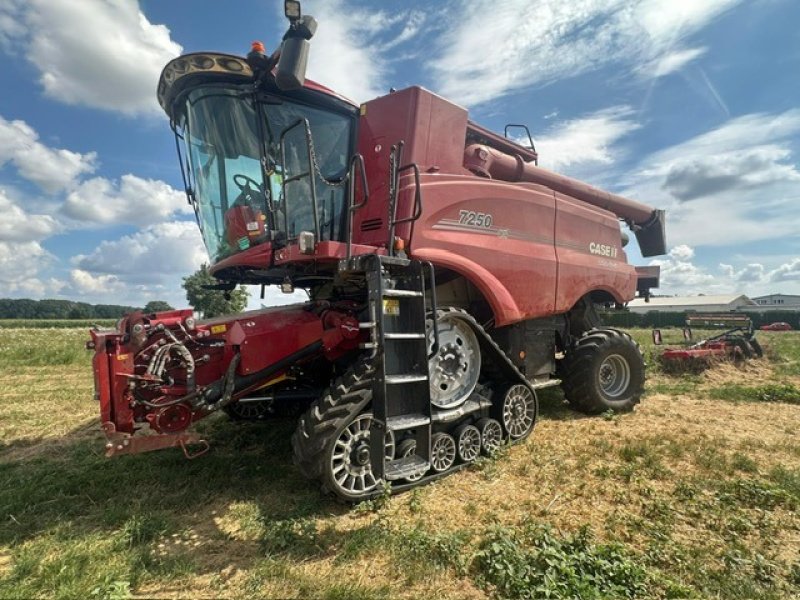 Mähdrescher des Typs Case IH Axial  7250   Raupe   Allrad    Neuwertig, Gebrauchtmaschine in Schutterzell (Bild 1)