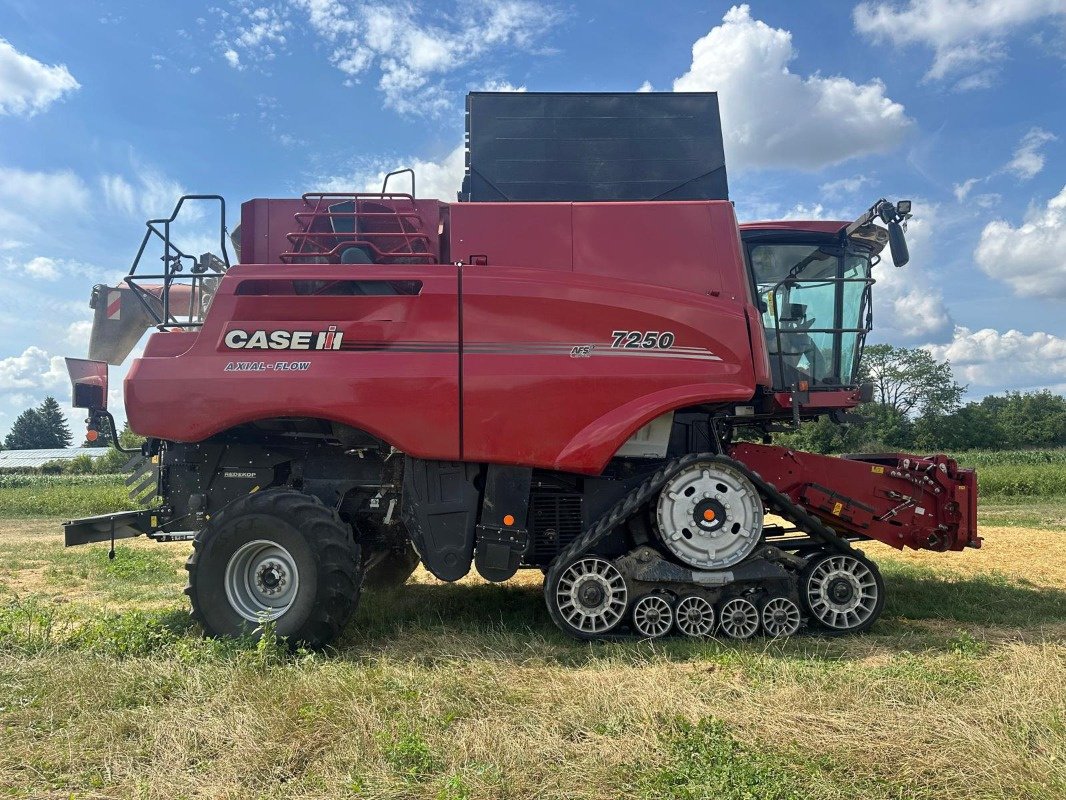 Mähdrescher tip Case IH Axial  7250   Raupe   Allrad    Neuwertig, Gebrauchtmaschine in Schutterzell (Poză 16)