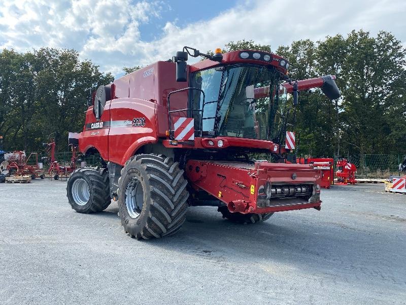 Mähdrescher du type Case IH AXIAL 9230, Gebrauchtmaschine en CHATEAUBRIANT CEDEX (Photo 3)