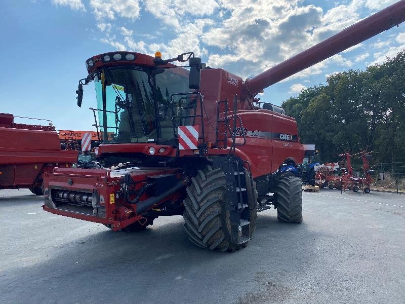 Mähdrescher du type Case IH AXIAL 9230, Gebrauchtmaschine en CHATEAUBRIANT CEDEX (Photo 1)