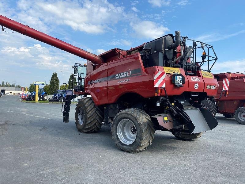 Mähdrescher du type Case IH AXIAL 9230, Gebrauchtmaschine en CHATEAUBRIANT CEDEX (Photo 2)