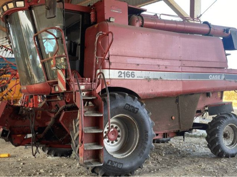 Mähdrescher van het type Case IH Axial Flow 2166, Gebrauchtmaschine in CHATEAUBRIANT CEDEX (Foto 1)