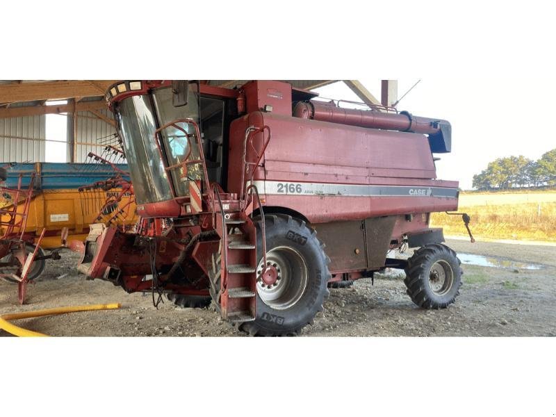 Mähdrescher van het type Case IH AXIAL FLOW 2166, Gebrauchtmaschine in CHATEAUBRIANT CEDEX (Foto 4)