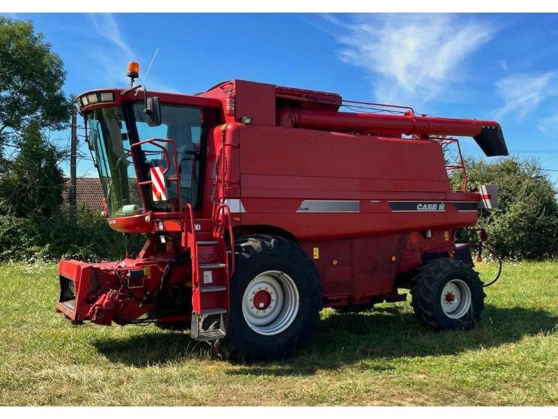 Mähdrescher of the type Case IH AXIAL-FLOW 2388, Gebrauchtmaschine in SAINT-GERMAIN DU PUY (Picture 1)