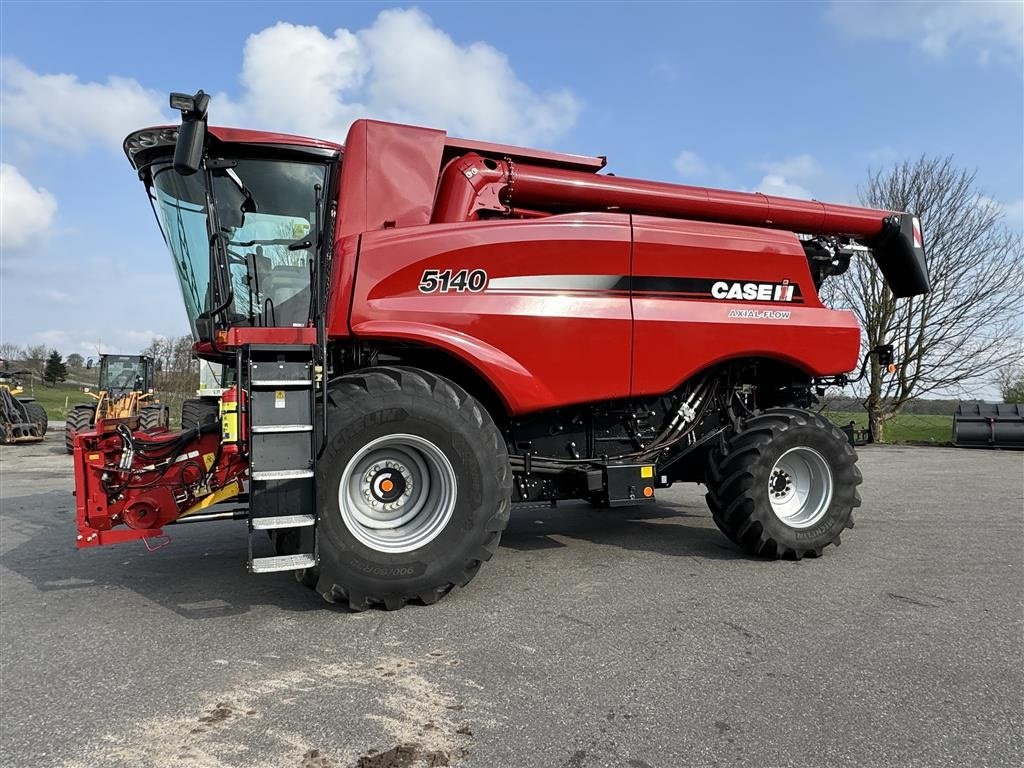 Mähdrescher του τύπου Case IH Axial Flow 5140 KUN 350 TIMER! MED 22 FODS VARIO SKÆREBORD!, Gebrauchtmaschine σε Nørager (Φωτογραφία 2)