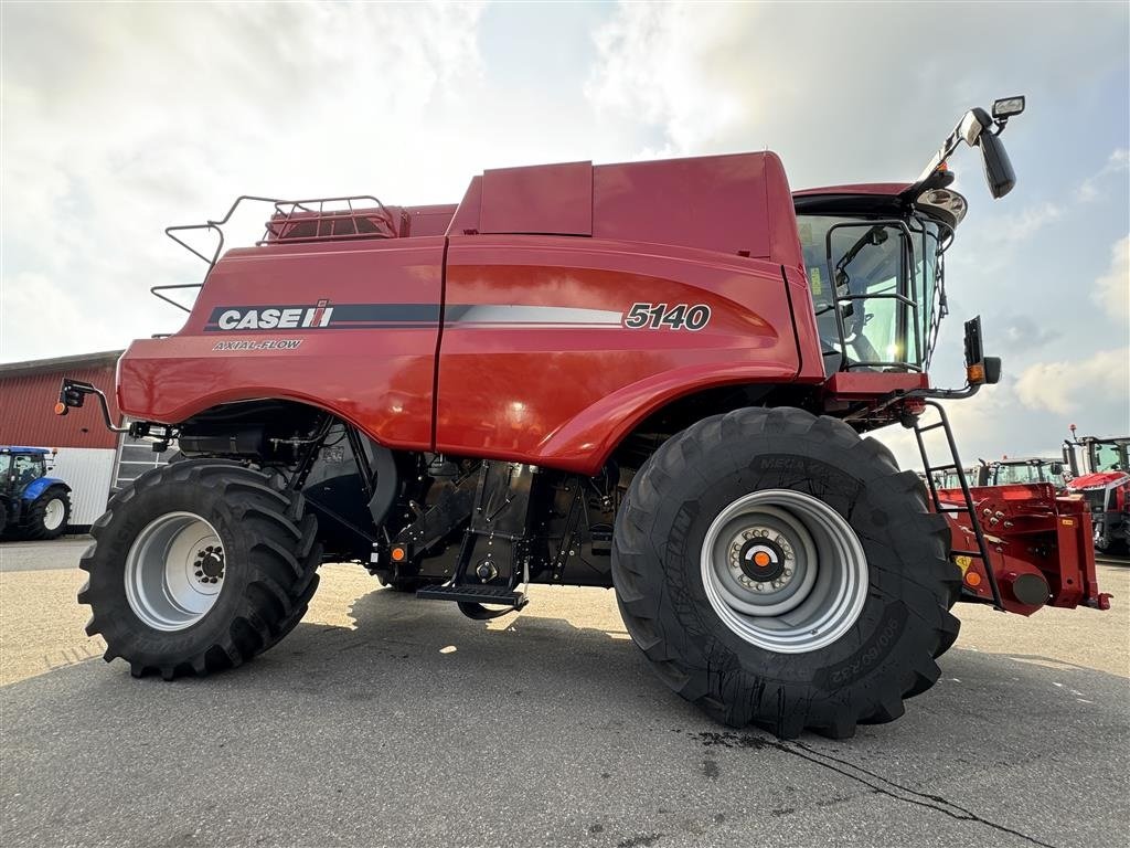 Mähdrescher des Typs Case IH Axial Flow 5140 KUN 350 TIMER! MED 22 FODS VARIO SKÆREBORD!, Gebrauchtmaschine in Nørager (Bild 8)