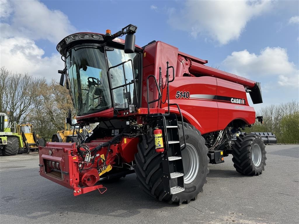 Mähdrescher typu Case IH Axial Flow 5140 KUN 350 TIMER! MED 22 FODS VARIO SKÆREBORD!, Gebrauchtmaschine w Nørager (Zdjęcie 1)