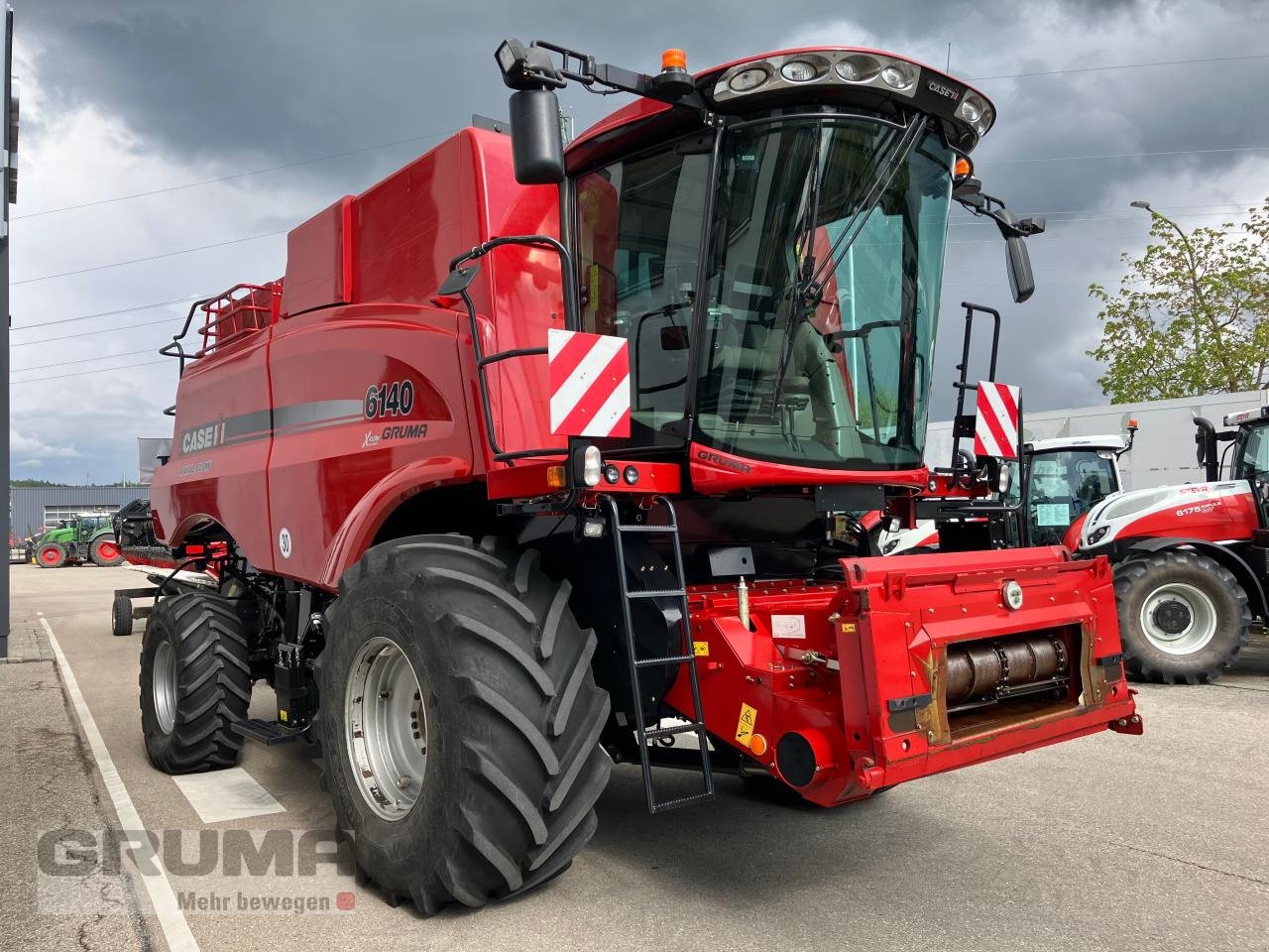 Mähdrescher des Typs Case IH Axial Flow 6140 X-Flow, Gebrauchtmaschine in Friedberg-Derching (Bild 2)