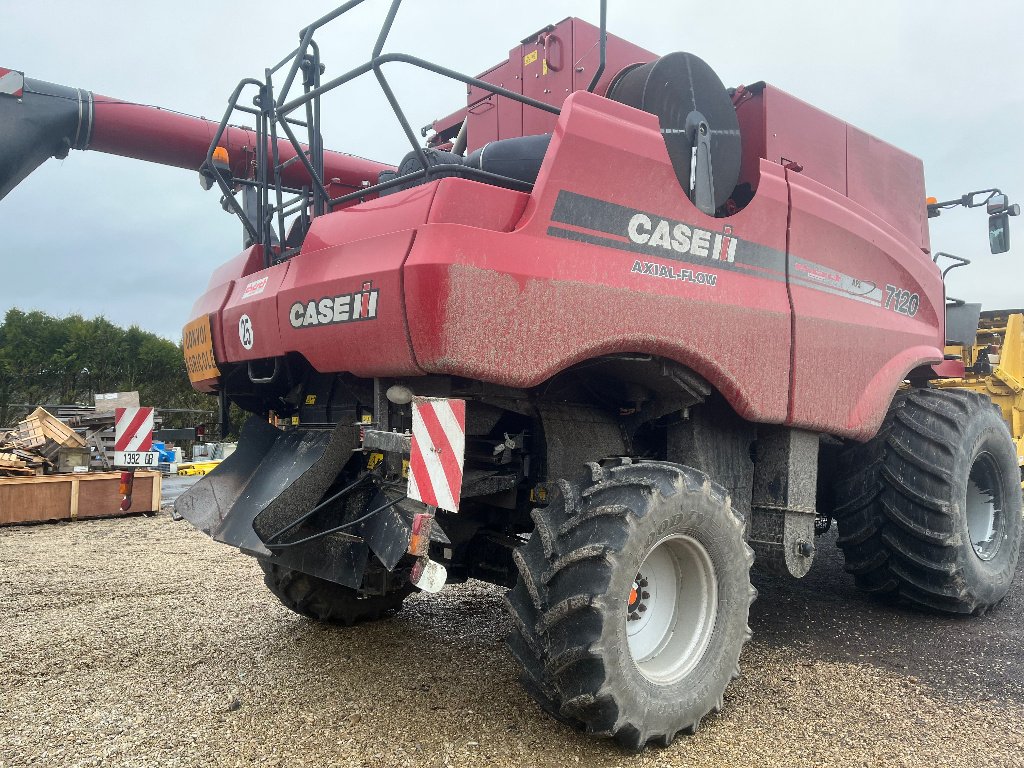 Mähdrescher of the type Case IH AXIAL-FLOW 7120, Gebrauchtmaschine in VERT TOULON (Picture 3)