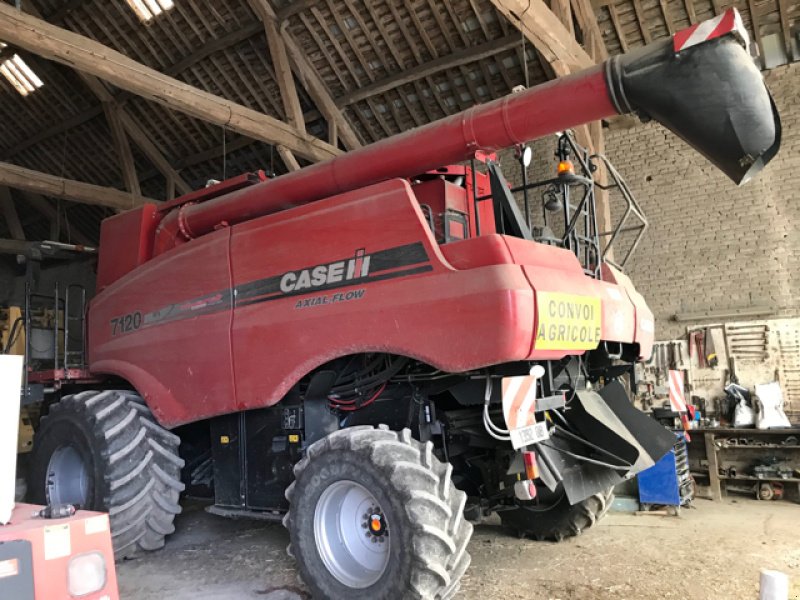 Mähdrescher del tipo Case IH AXIAL-FLOW 7120, Gebrauchtmaschine en VERT TOULON (Imagen 1)