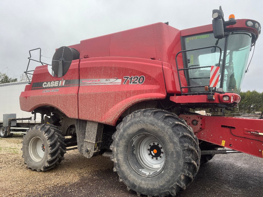 Mähdrescher del tipo Case IH AXIAL-FLOW 7120, Gebrauchtmaschine en VERT TOULON (Imagen 2)