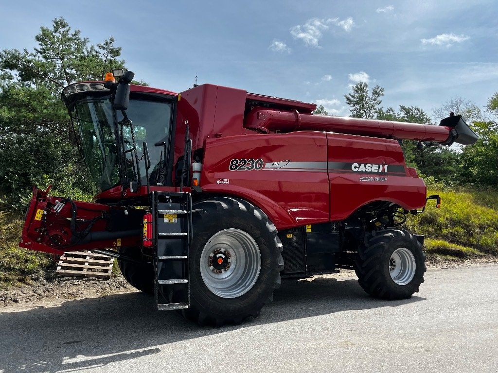 Mähdrescher от тип Case IH Axial Flow 8230 4 WD, Gebrauchtmaschine в Aalborg SV (Снимка 1)