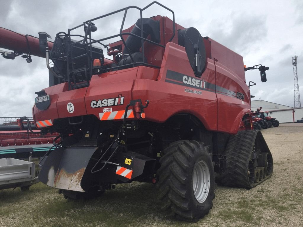 Mähdrescher of the type Case IH AXIAL FLOW 8230, Gebrauchtmaschine in azerailles (Picture 3)