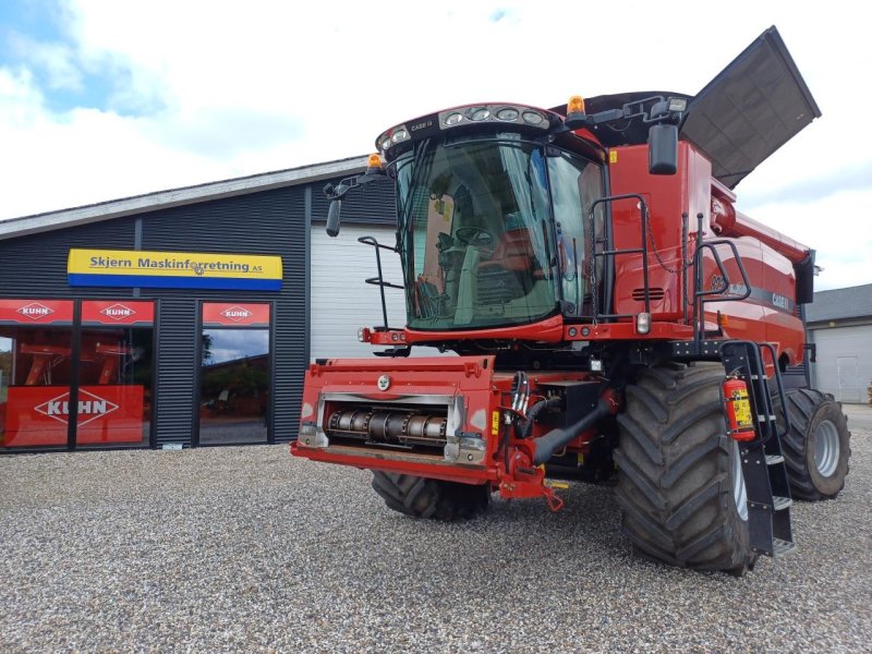 Mähdrescher typu Case IH AXIAL FLOW 8230, Gebrauchtmaschine v Skjern (Obrázek 1)