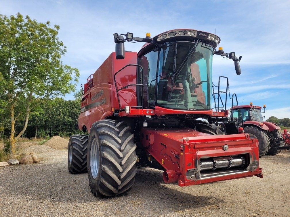 Mähdrescher typu Case IH Axial Flow 8240 35 fod 3050 skærebord, vogn og 4WD, Gebrauchtmaschine w Aulum (Zdjęcie 3)