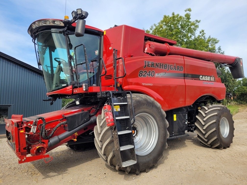 Mähdrescher typu Case IH Axial Flow 8240 35 fod 3050 skærebord, vogn og 4WD, Gebrauchtmaschine v Aulum (Obrázok 1)