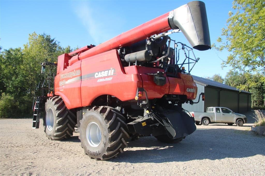 Mähdrescher del tipo Case IH Axial Flow 8240 4 WD og 35 fods skærebord, Gebrauchtmaschine In Høng (Immagine 4)