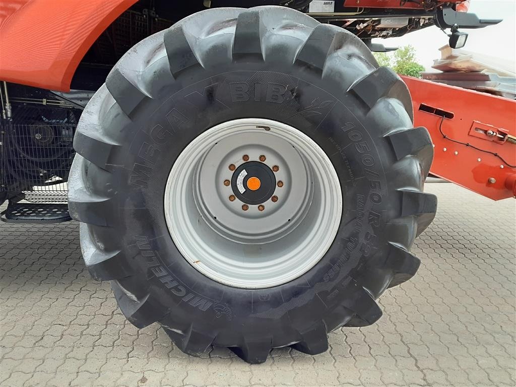 Mähdrescher Türe ait Case IH Axial Flow 8240 med 30 fods vario skærebord, Gebrauchtmaschine içinde Horsens (resim 7)