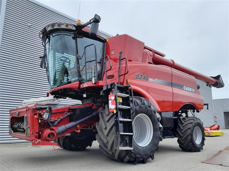 Mähdrescher tip Case IH Axial Flow 8240 med 30 fods vario skærebord, Gebrauchtmaschine in Horsens (Poză 1)